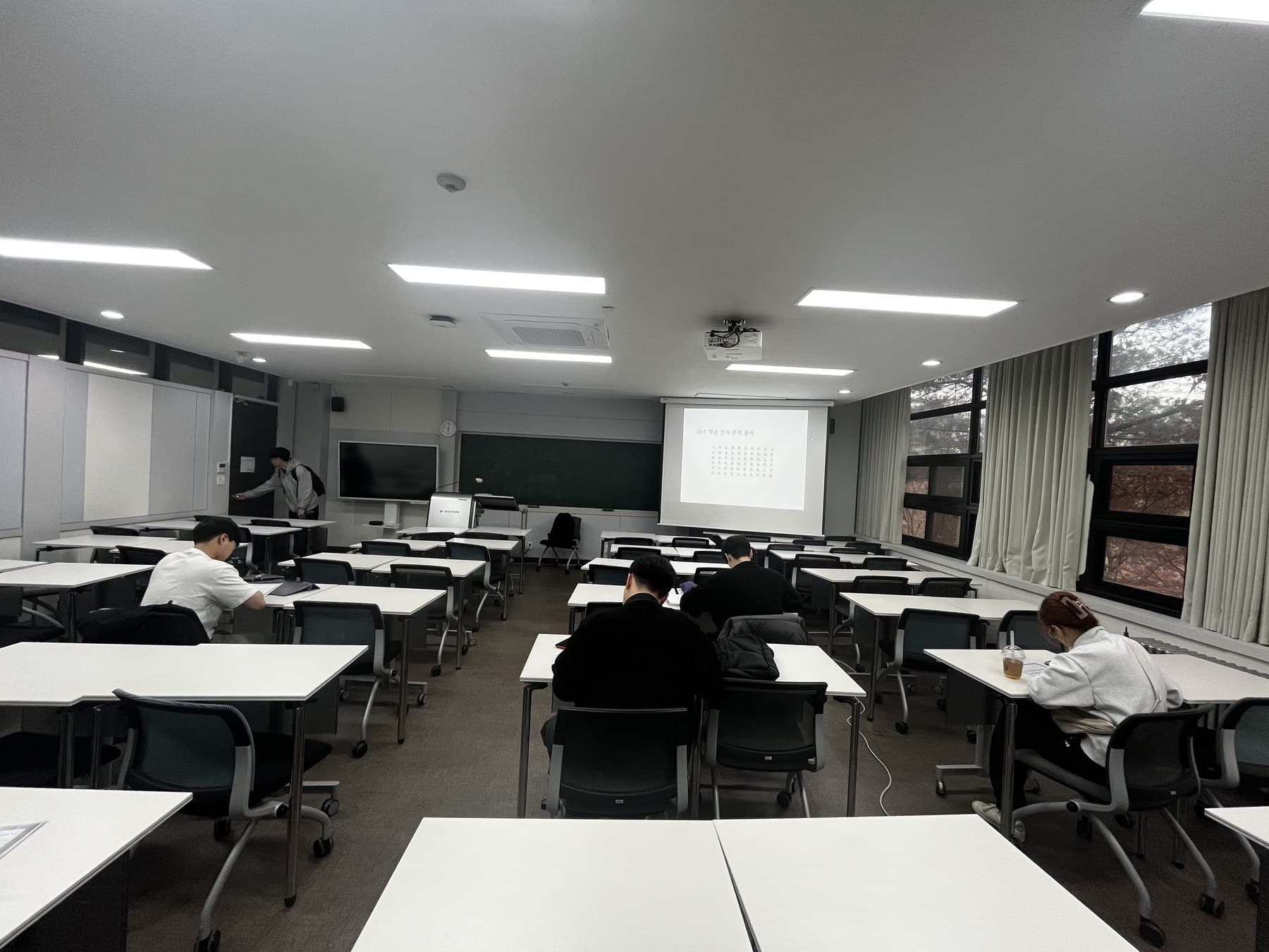 일본어 기초 스터디 수업 모습